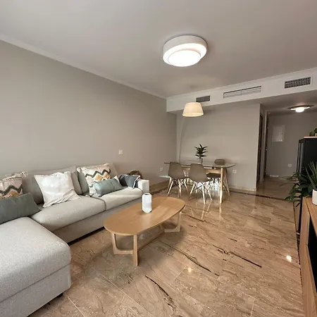 En Con Piscina Apartment