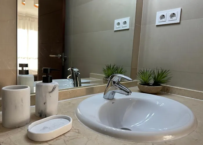 En Con Piscina * ماربيا