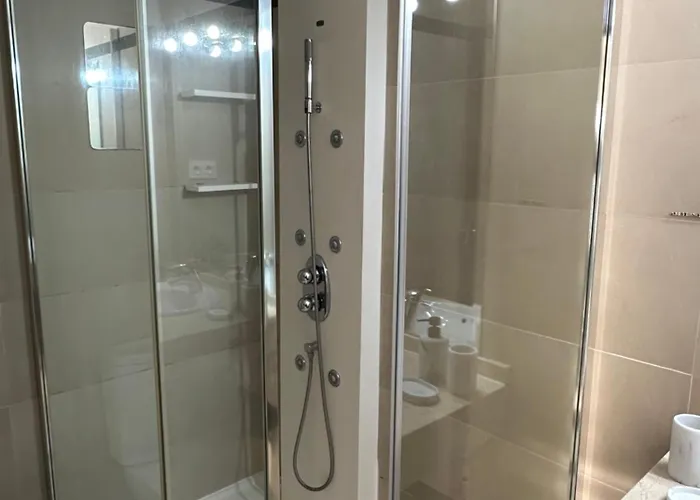 En Con Piscina ماربيا